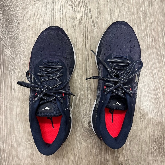 Mizuno Wavesky Running Shoe - Picture 2 of 4